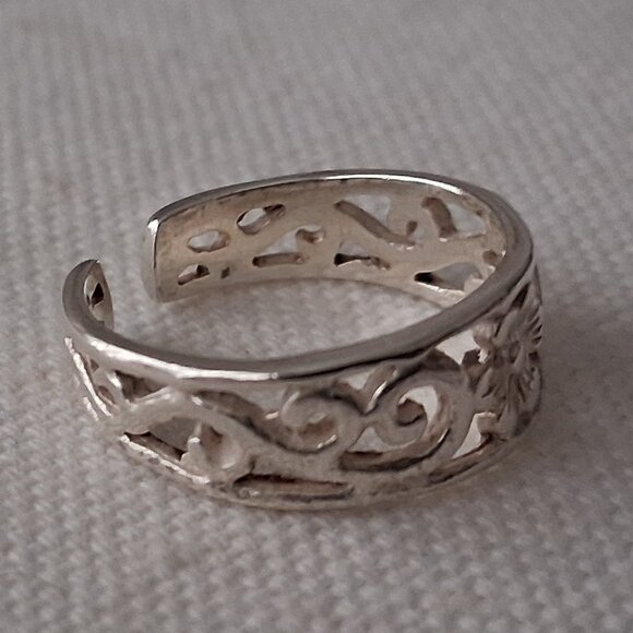 SILVER VINTAGE FLORAL TOE BAND RING SIZE 3 - Picture 4 of 7